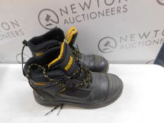 1 PAIR OF MENS DEWALT RENTON WORK BOOTS UK SIZE 10 RRP Â£49