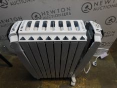 1 BOXED DE'LONGHI DRAGON 4 PRO OIL FILLED RADIATOR RRP Â£129 9SPARES AND REPAIRS)