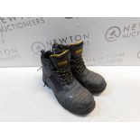 1 PAIR OF DEWALT WORK BOOTS UK SIZE 9 RRP Â£49