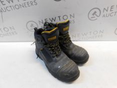 1 PAIR OF DEWALT WORK BOOTS UK SIZE 9 RRP Â£49