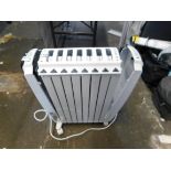 1 BOXED DE'LONGHI DRAGON 4 PRO OIL FILLED RADIATOR RRP Â£129 9SPARES AND REPAIRS)