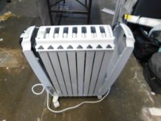1 BOXED DE'LONGHI DRAGON 4 PRO OIL FILLED RADIATOR RRP Â£129 9SPARES AND REPAIRS)