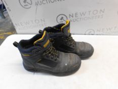 1 PAIR OF DEWALT WORK BOOTS UK SIZE 9 RRP Â£49