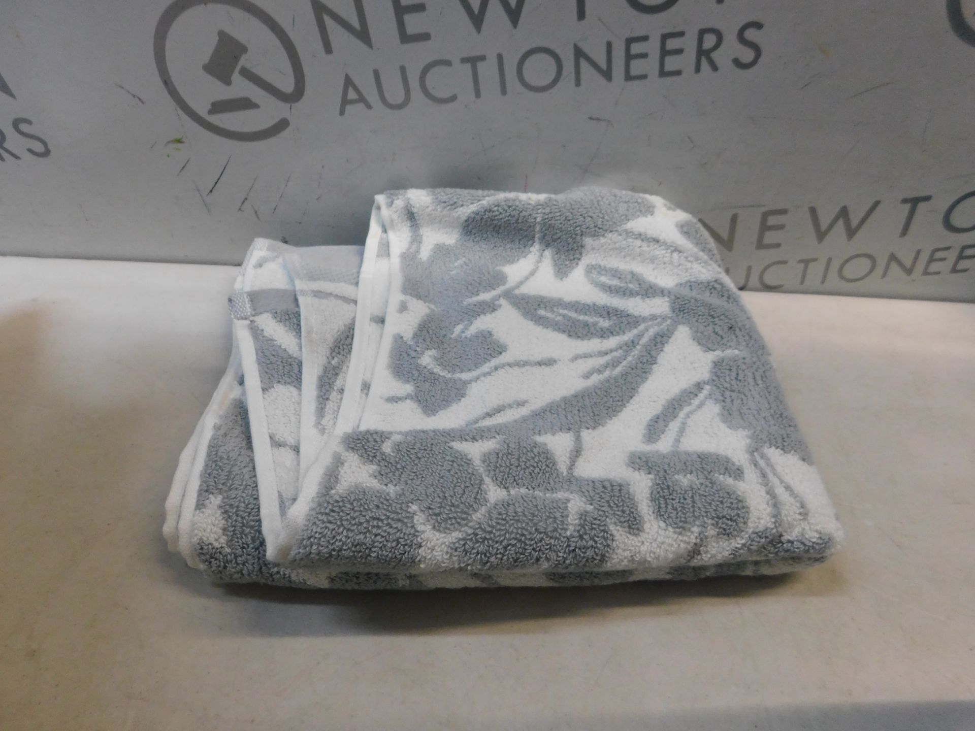 1 LOFT SPA TOWEL IN GRAY RRP Â£29.99