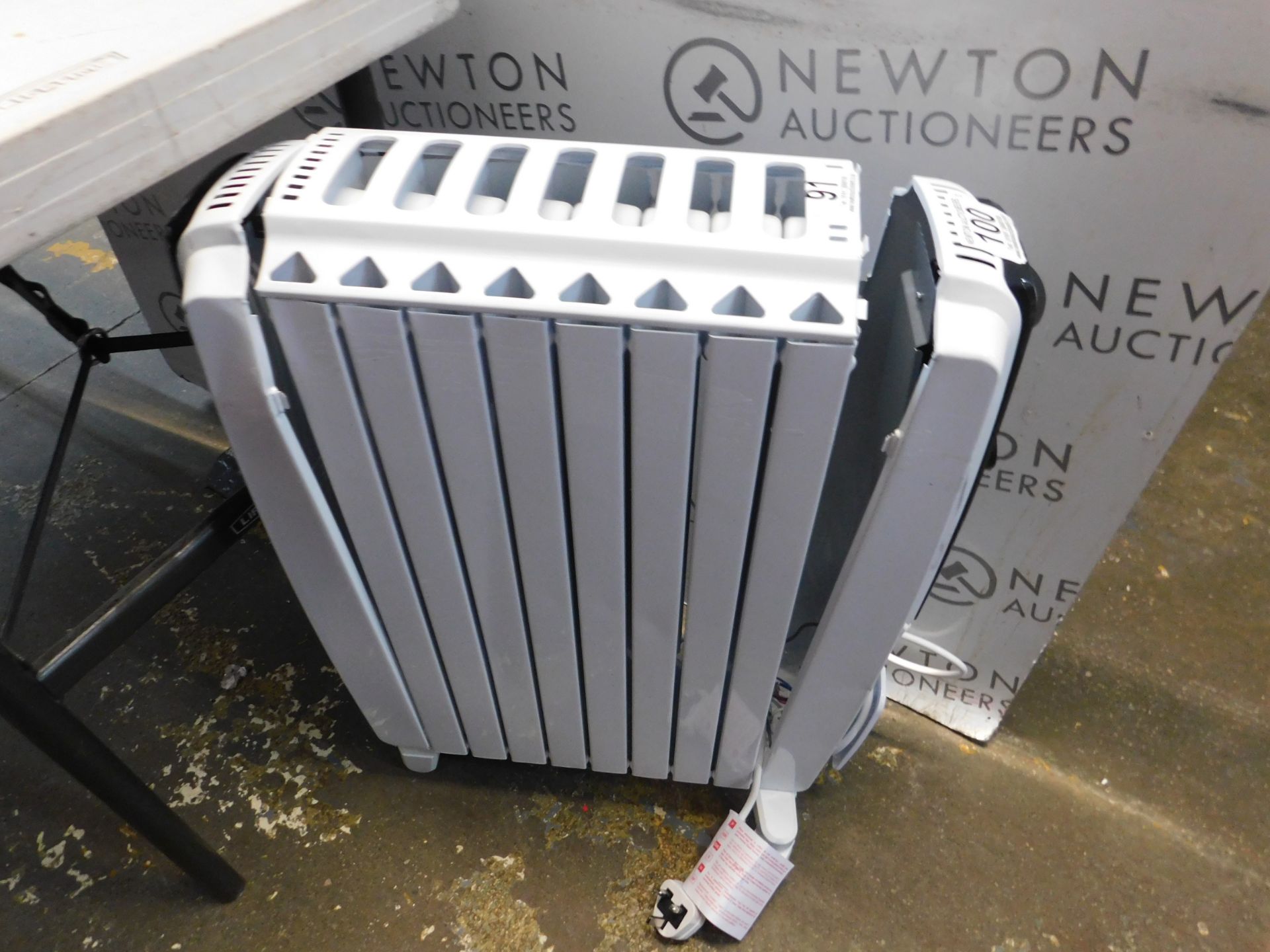 1 DE'LONGHI DRAGON 4 PRO OIL FILLED RADIATOR RRP Â£129 (SPARES AND REPAIRS)