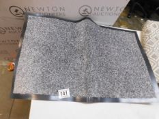 1 RUBBERISED ENTRANCE MAT RRP Â£11.99