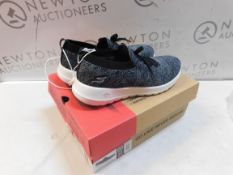 1 BRAND NEW BOXED OF LADIES SKECHERS GO WALK TRAINERS UK SIZE 6 RRP Â£39
