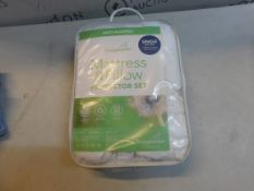 1 PACK OF SUNGGLEDOWN MATTRESS PROTECTOR SIZE SINGLE RRP Â£29.99