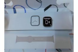 1 BOXED APPLE WATCH SERIES 7 STARTLIGHT ALUMINUM CASE STARLIHT SPORT BAND 41MM MODEL A2473 RRP Â£