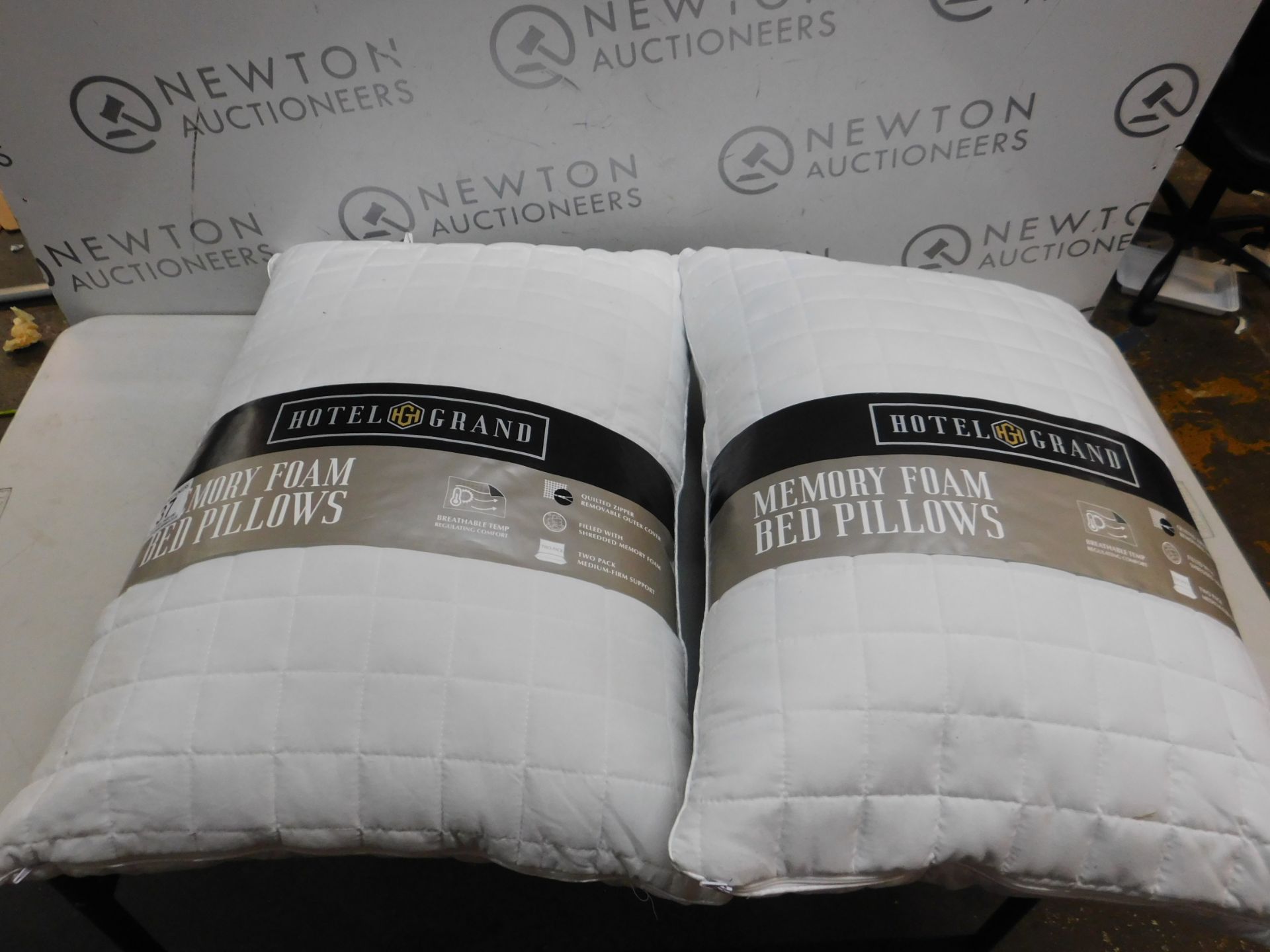 1 PAIR OF HOTEL GRAND MEMORY FORM BED PILLOWS RRP Â£59.99