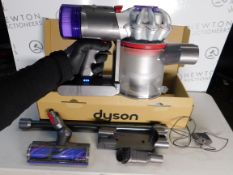1 BOXED DYSON V8 CORDLESS HANDEHELD VACUUM CLEANER WITH CHARGER & ACCESSORIES RRP Â£399 (POWERS ON
