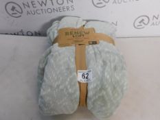 1 PACKED BERKSHIRE LIFE RENEW LOFT THROW , 152CM X 178CM RRP Â£19