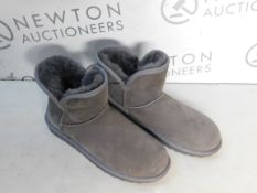 1 KIRKLAND SIGNATURE LADIES SHEARLING BOOT IN GREY RRP Â£34.99 (LIKE NEW)