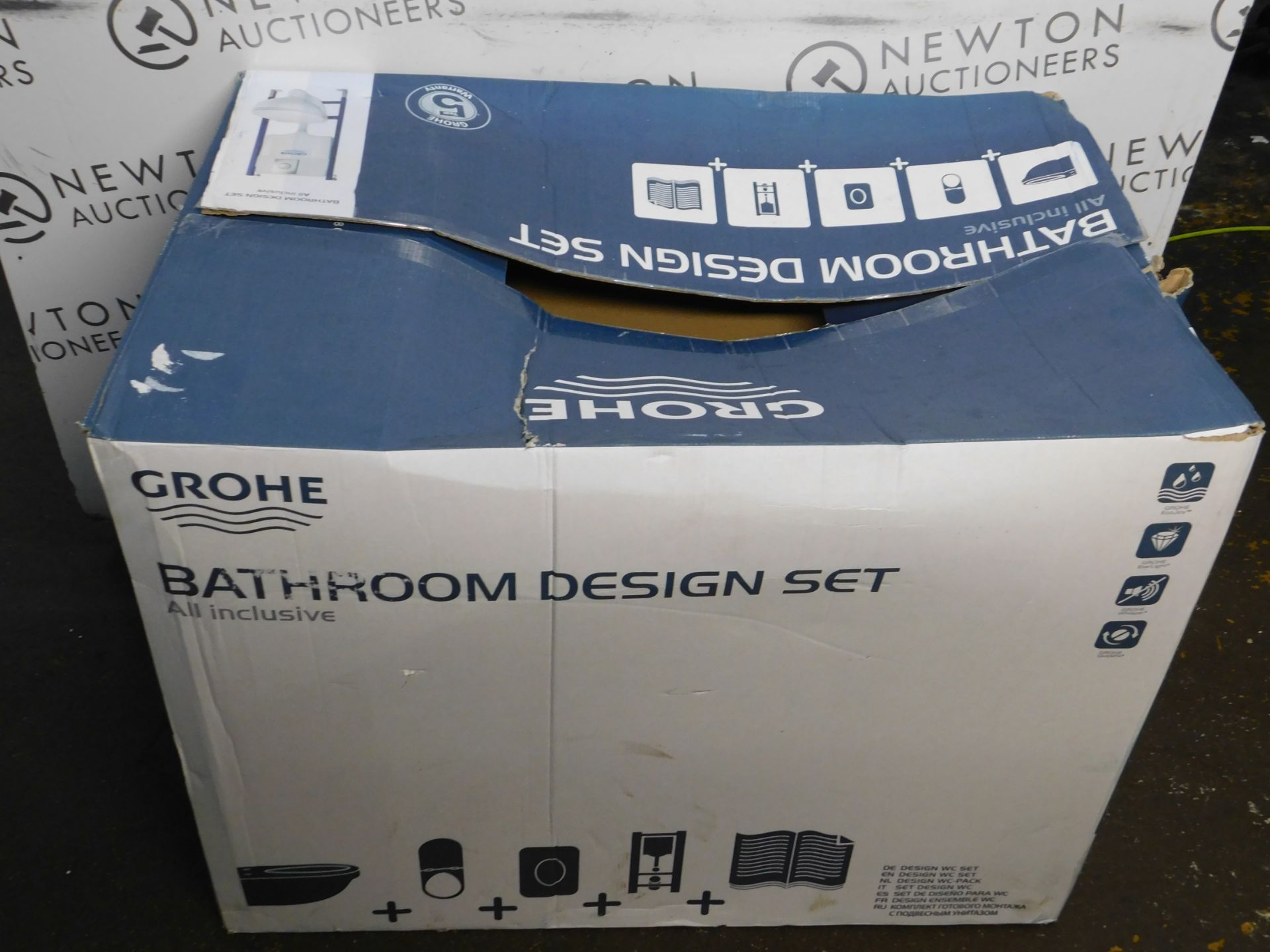 1 BOXED GROHE SOLIDO BAU SLIM SEAT WC & FRAME BUNDLE 1135MM RRP Â£499 (LIKE NEW)