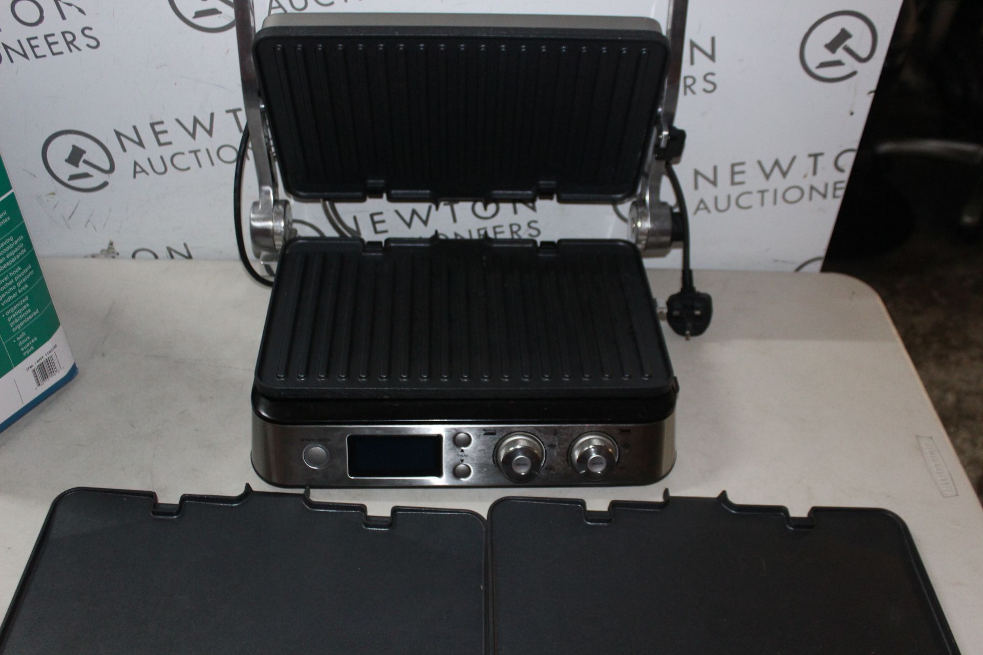 1 DE'LONGHI MULTIGRILL INCLUDING GRILL & GRIDDLE PLATES IN SILVER RRP Â£169.99