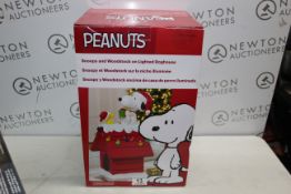 1 BOXED PEANUTS 19 INCH (48.5CM) SNOOPY AND WOODSTOCK HOLIDAY DOG HOUSE RRP Â£72.99