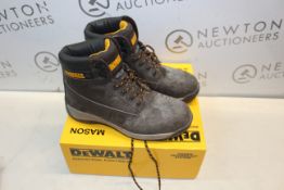 1 BOXED DEWALT MASON STELL TOE BOOTS SIZE 8 RRP Â£59.99