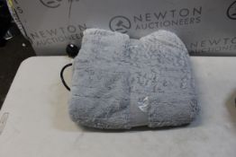 1 BROOKSTONE HEATED THROW 127 X 152 CM RRP Â£39.99