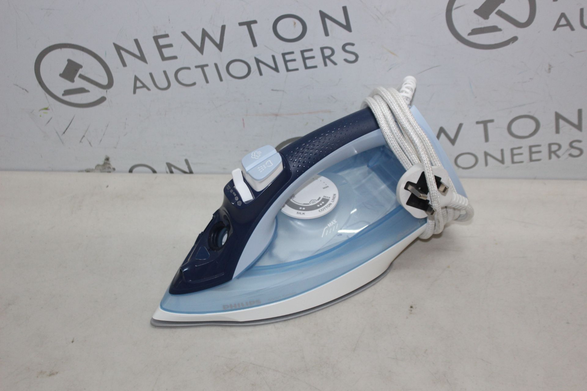 1 PHILIPS 5000 SERIES DST5020/21 IRON STEAM IRON STEAMGLIDE PLUS SOLEPLATE 2400 W RRP Â£59
