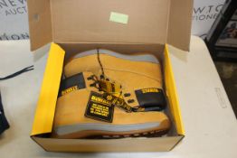 1 BOXED DIFFERENT SIZES DEWALT WORK BOOTS, BOTH RIGHT FOOT SIZES 11 AND 12 RRP Â£49