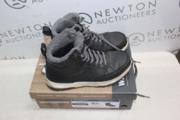 1 BOXED PAIR OF WEATHERPROOF BOOTS UK SIZE 8 RRP Â£39