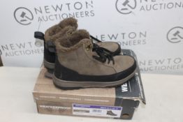 1 BOXED PAIR OF WEATHERPROOF BOOTS UK SIZE 9 RRP Â£39