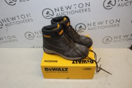 1 BOXED DEWALT MASON STELL TOE BOOTS SIZE 8 RRP Â£59.99