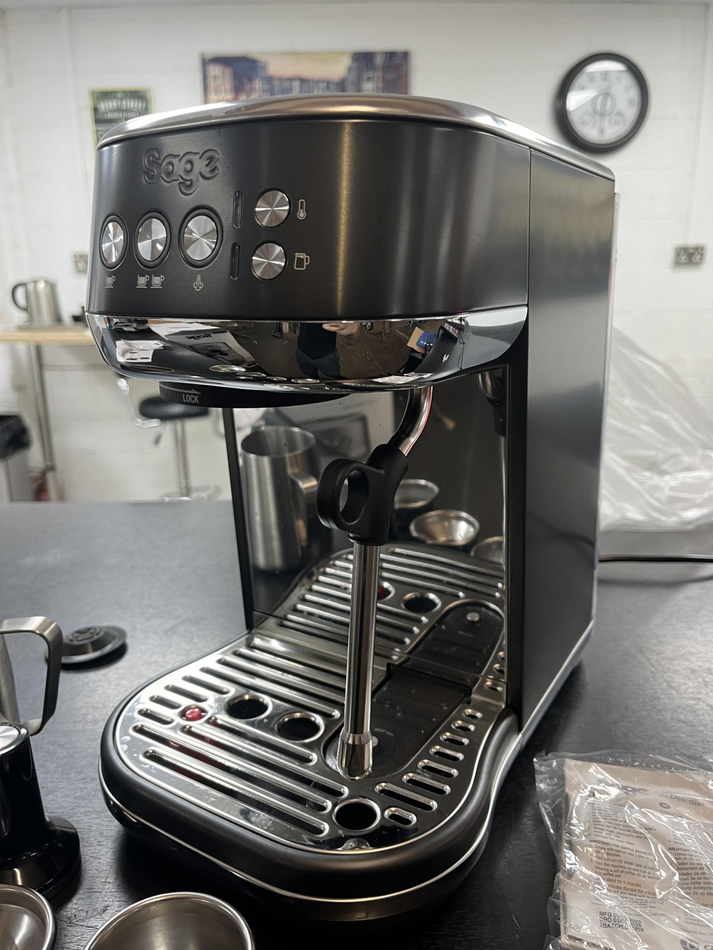 1 BOXED SAGE BAMBINO PLUS PUMP ESPRESSO COFFEE MACHINE IN BLACK STAINLESS STEEL, SES500BST RRP Â£ - Image 2 of 5