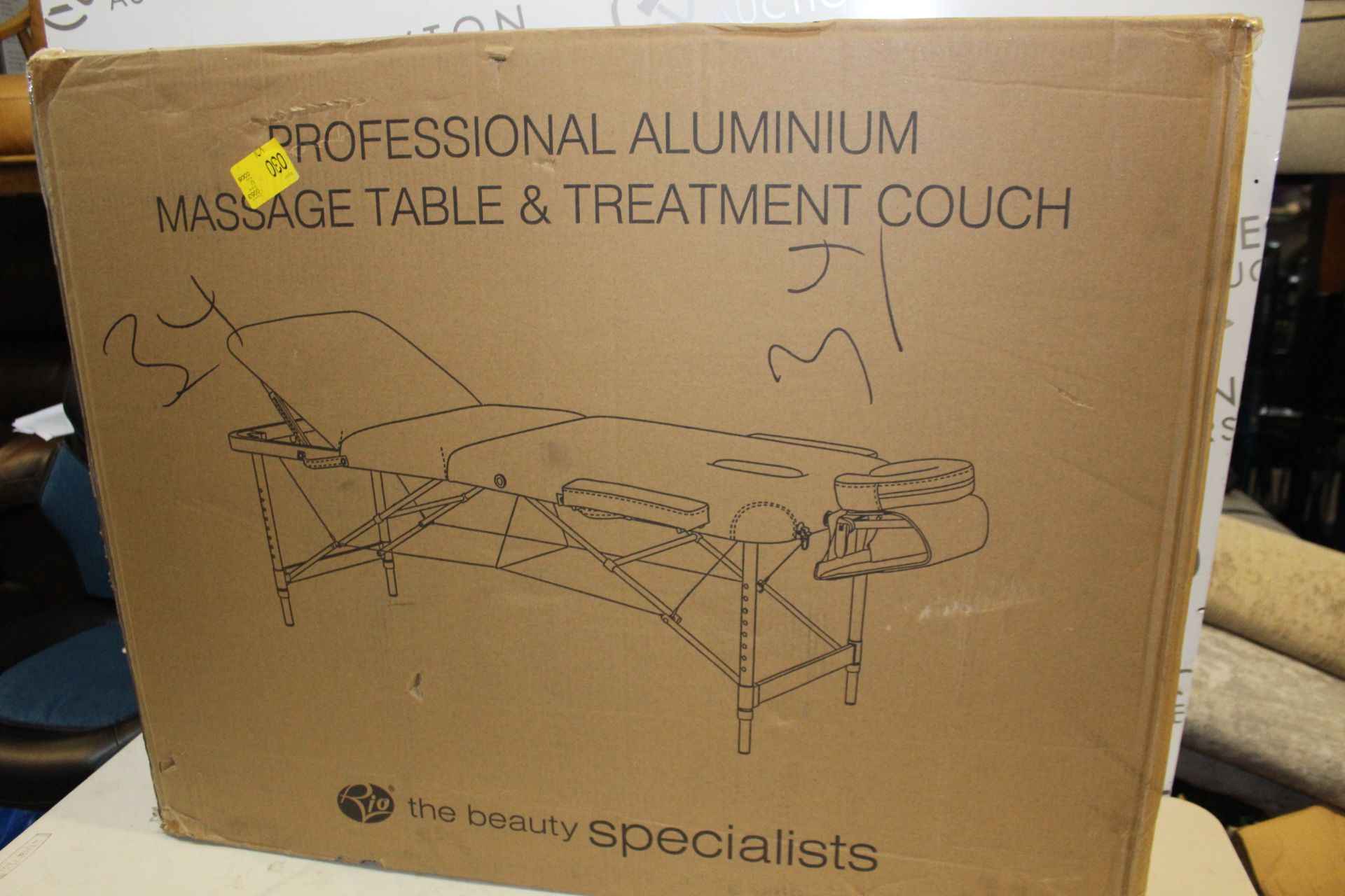 1 BRAND NEW BOXED RIO PROFESSIONAL ALUMINIUM MASSAGE TABLE AND TREATMENT COUCH IN BLACK RRP Â£149