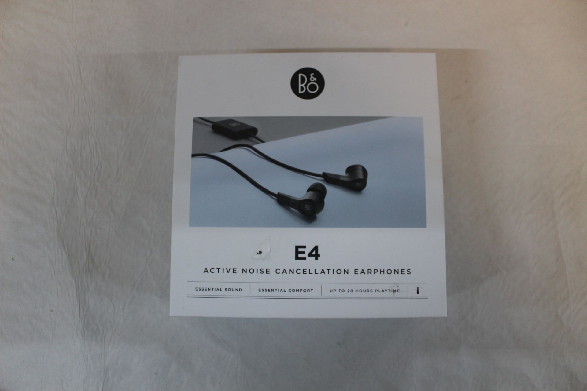 1 BOXED BANG & OLUFSEN E4 ACTIVE NOISE-CANCELLING WIRED EARPHONES RRP Â£149.99