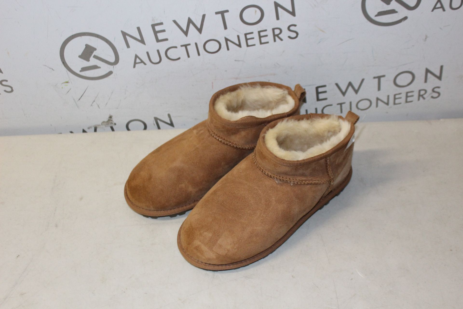 1 KIRKLAND SIGNATURE SHEARLING KIDS BOOT UK SIZE 4 RRP Â£24.99