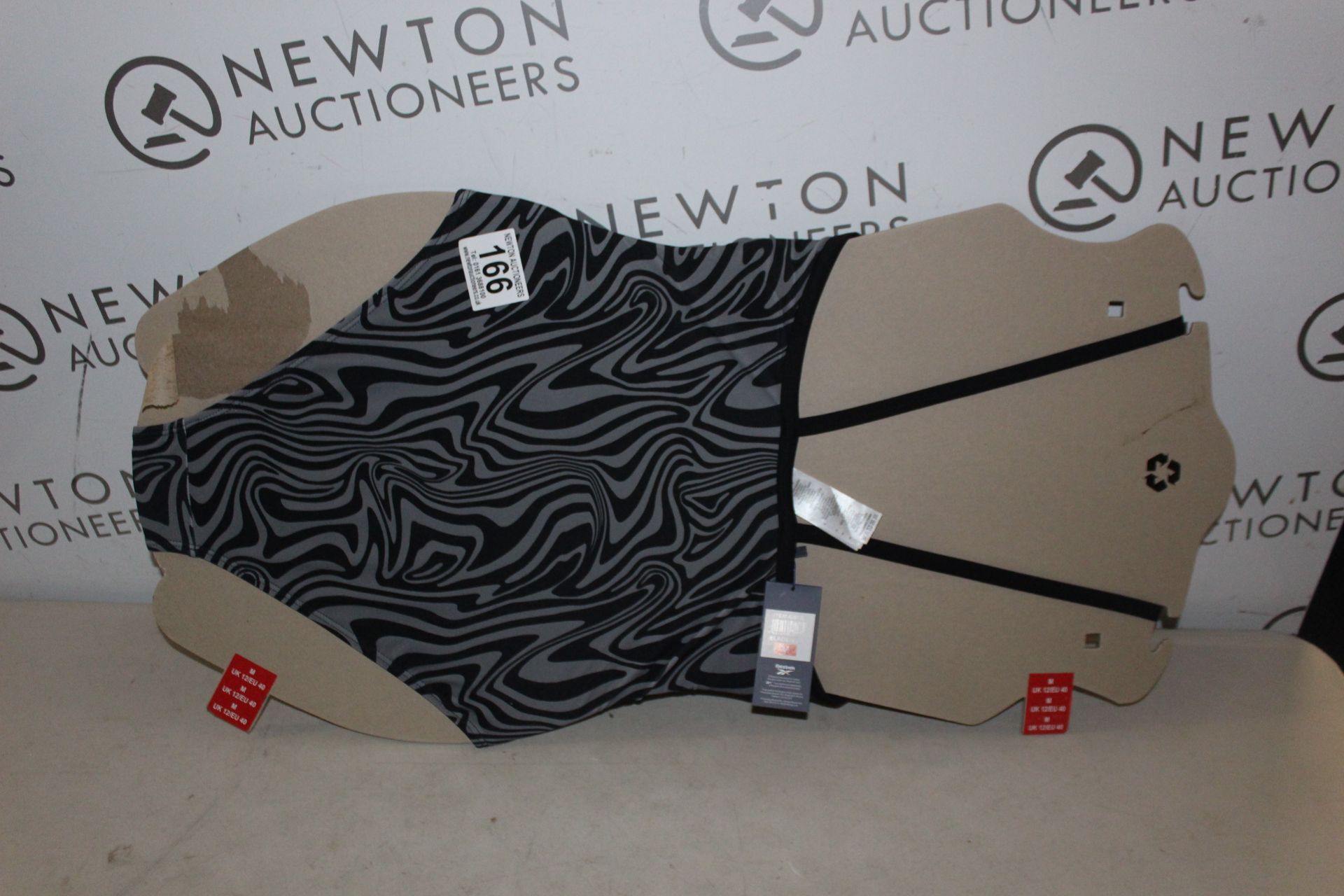 1 BRAND NEW REEBOK 1 PIECE SWIMSUIT SIZE M RRP Â£29