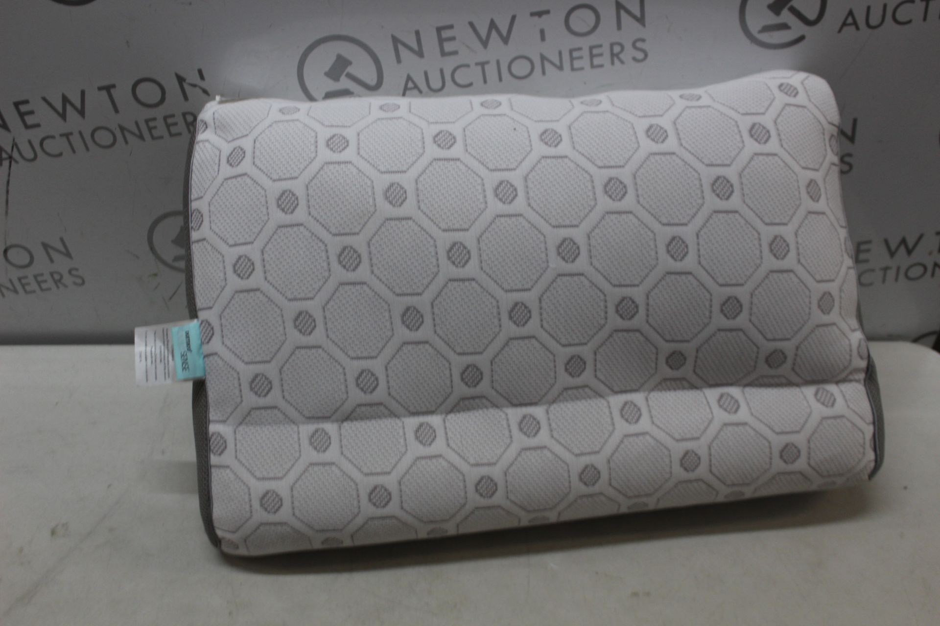 1 DORMEO OCTASENSE PILLOW RRP Â£49.99