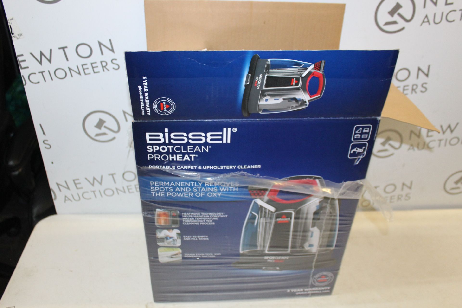 1 BOXED BISSELL SPOTCLEAN PROHEAT PORTABLE SPOT AND STAIN CARPET CLEANER RRP Â£199