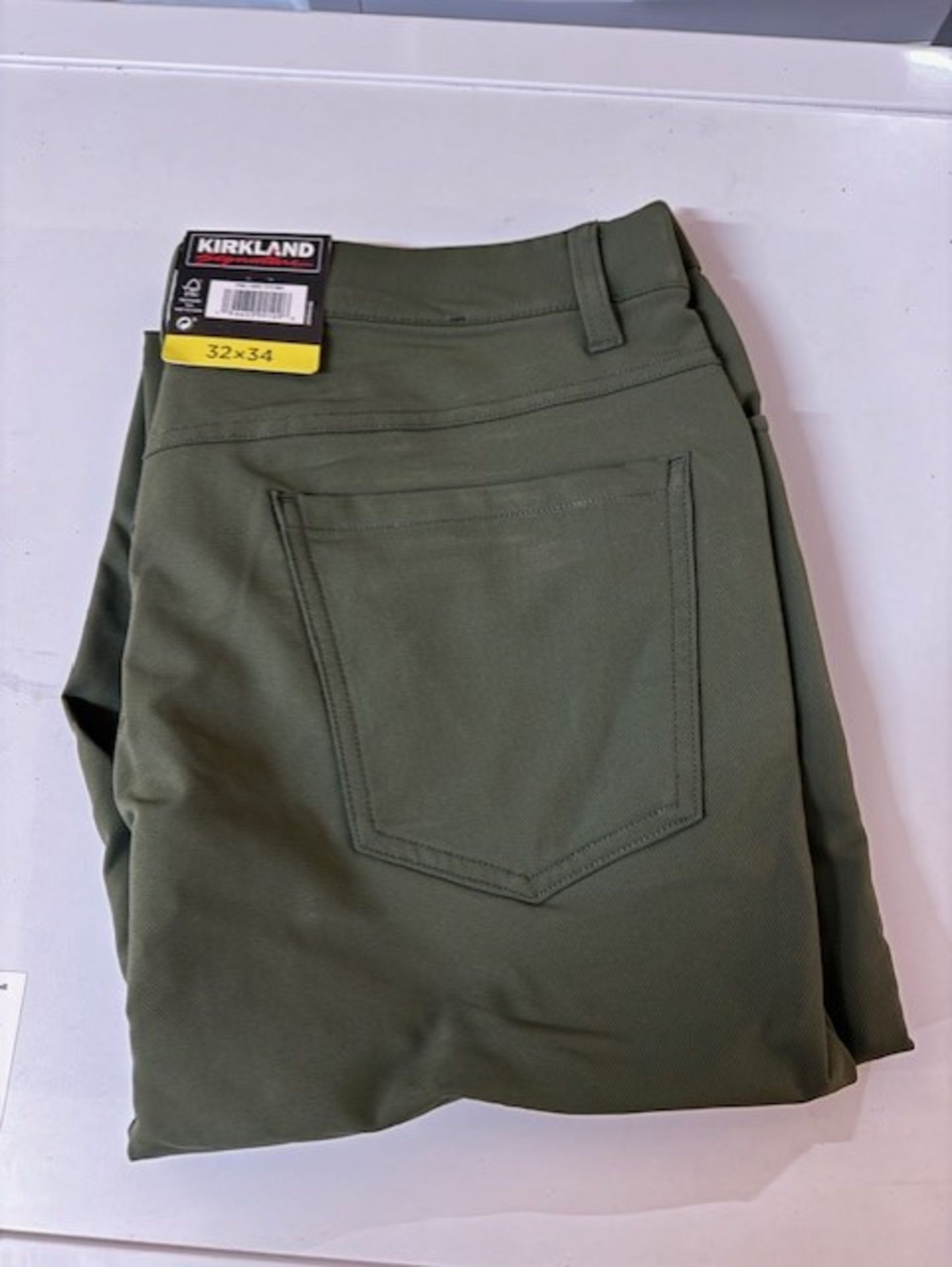 1 BRAND NEW MENS KIRKLAND SIGNATURE MOISTURE WICKING STRETCH PERFOMANCE PANTS IN OLIVE GREEN SIZE