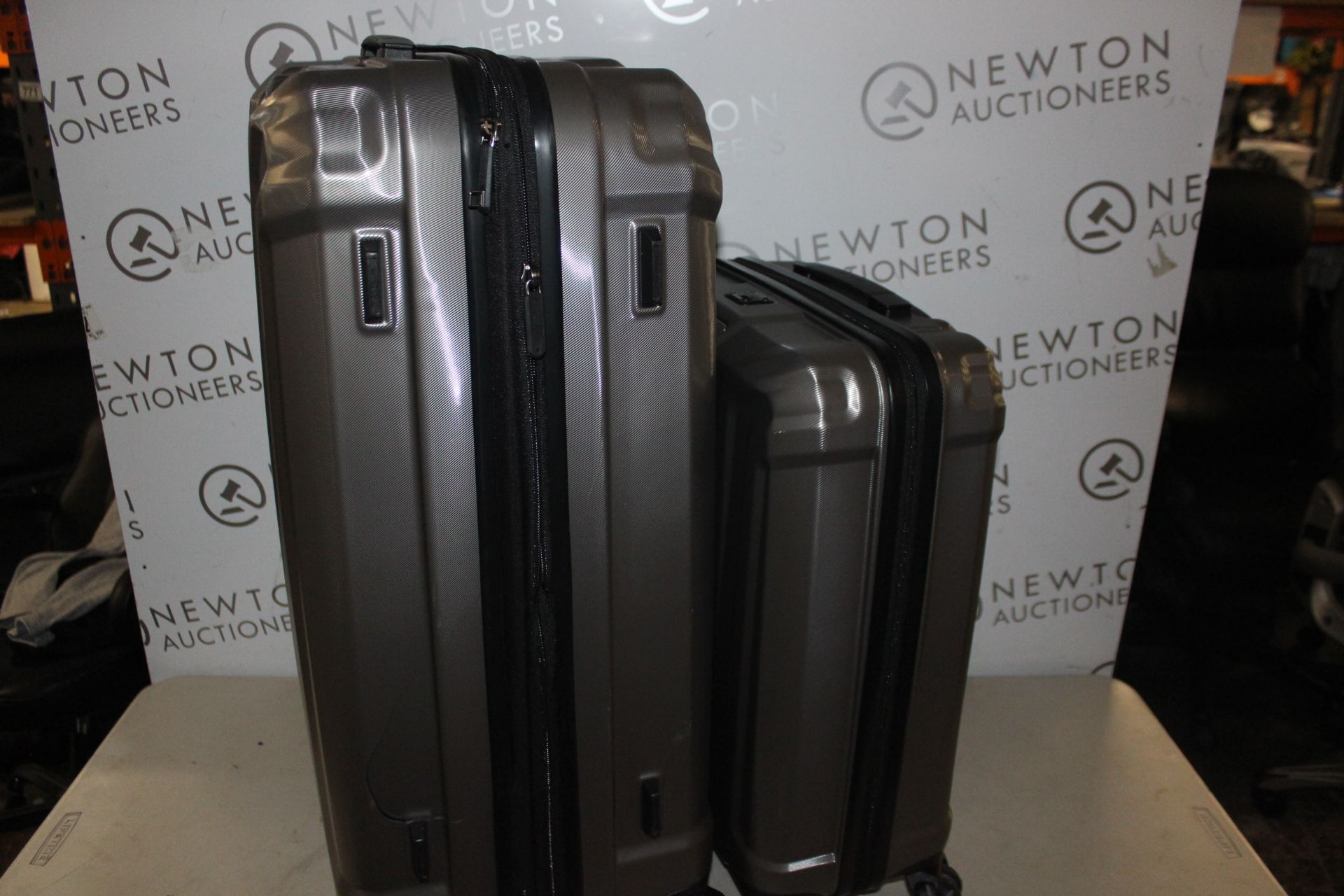 1 SAMSONITE ENDURE 2 PIECE HARDSIDE LUGGAGE SET RRP Â£149 (LARGE CASE CRACKED)