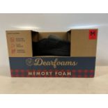 1 BRAND NEW BOXED PAIR OF DEARFOAMS MENS SIZE M MEMORY FOAM SLIPPERS RRP Â£34.99