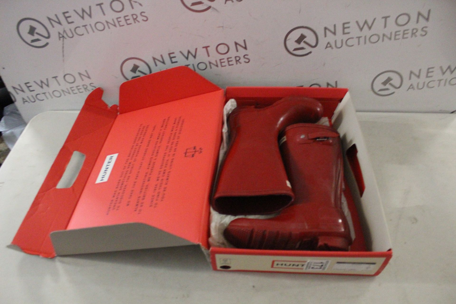 1 BOXED PAIR OF HUNTER RAIN BOOTS UK SIZE 2 RRP Â£39