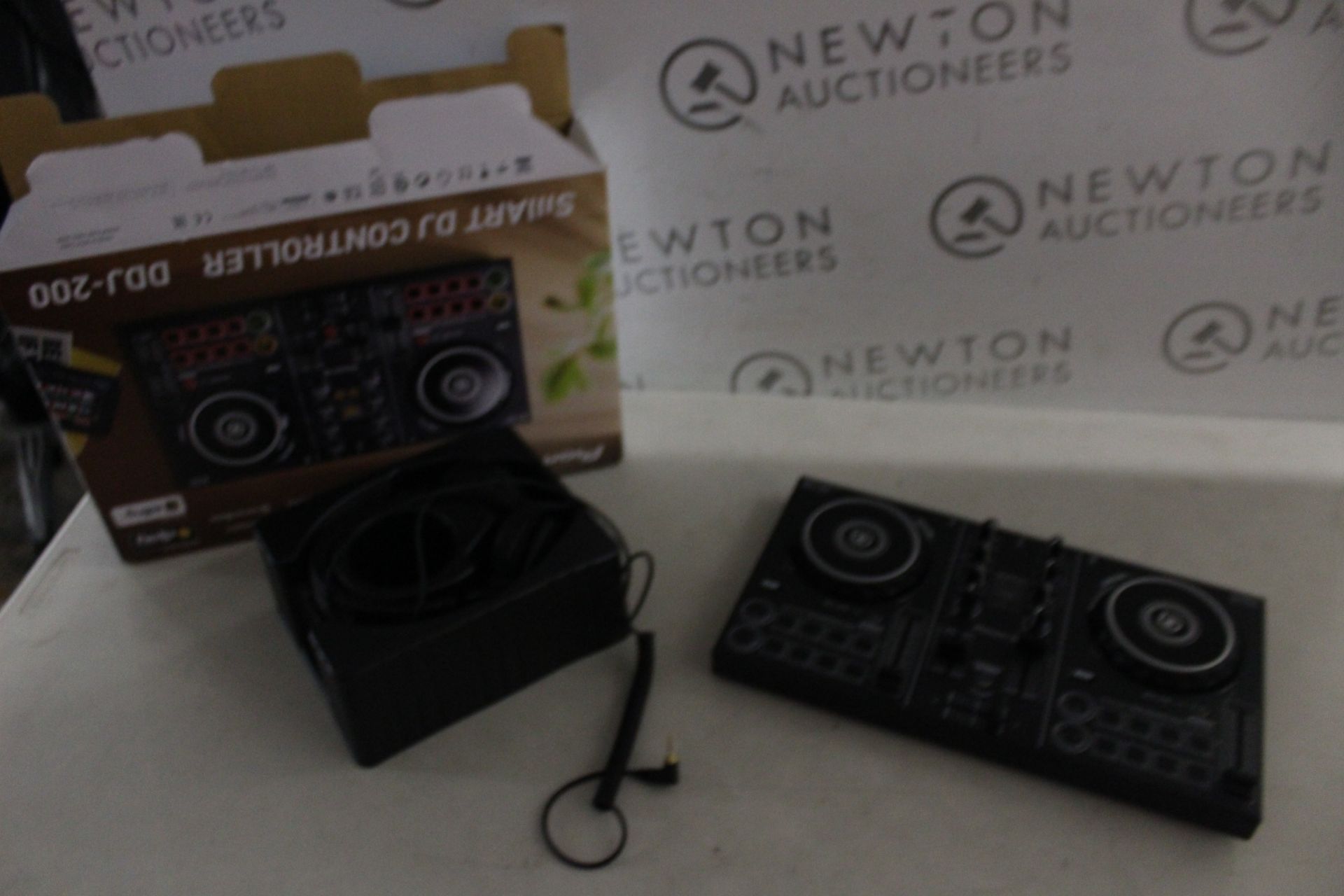 1 BOXED PIONEER DJ DDJ 200 CONTROLLER RRP Â£199