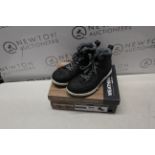 1 BOXED PAIR OF WEATHERPROOF BOOTS UK SIZE 10 RRP Â£39