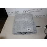 1 BROOKSTONE HEATED THROW 127 X 152 CM RRP Â£39.99