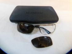 1 PAIR OF BALENCIAGA SUNGLASESS MODEL BB0094S RRP Â£199 (FRAME IS DAMAGED)
