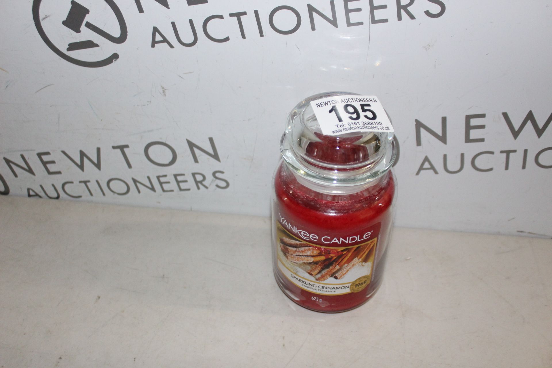 1 YANKEE CANDLE SPARKLING CINAMON SCENTED CANDLE WITH GLASS JAR RRP Â£29.99