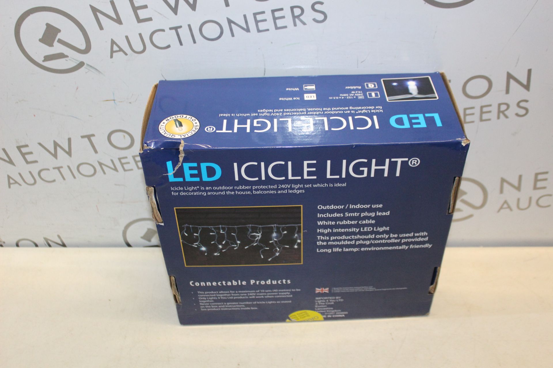 1 BOXED LIGHTS4YOU 4M LENGTH, 0.5M DROP, 152 LED ICE WHITE BULBS RRP Â£49