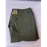 1 BRAND NEW MENS KIRKLAND SIGNATURE MOISTURE WICKING STRETCH PERFOMANCE PANTS IN OLIVE GREEN SIZE