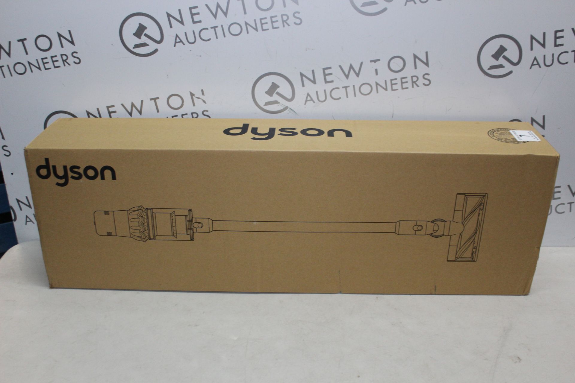 1 BOXED DYSON V8 CORDLESS HANDEHELD VACUUM CLEANER WITH RRP Â£399