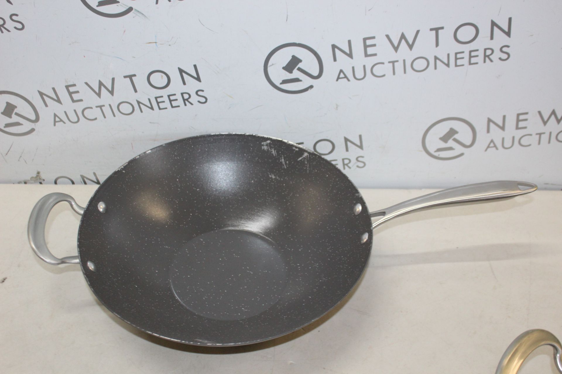 1 NORDIC WARE ALUMINIUM WOK WITH STAINLESS STEEL HANDLE, 35.5CM RRP Â£49