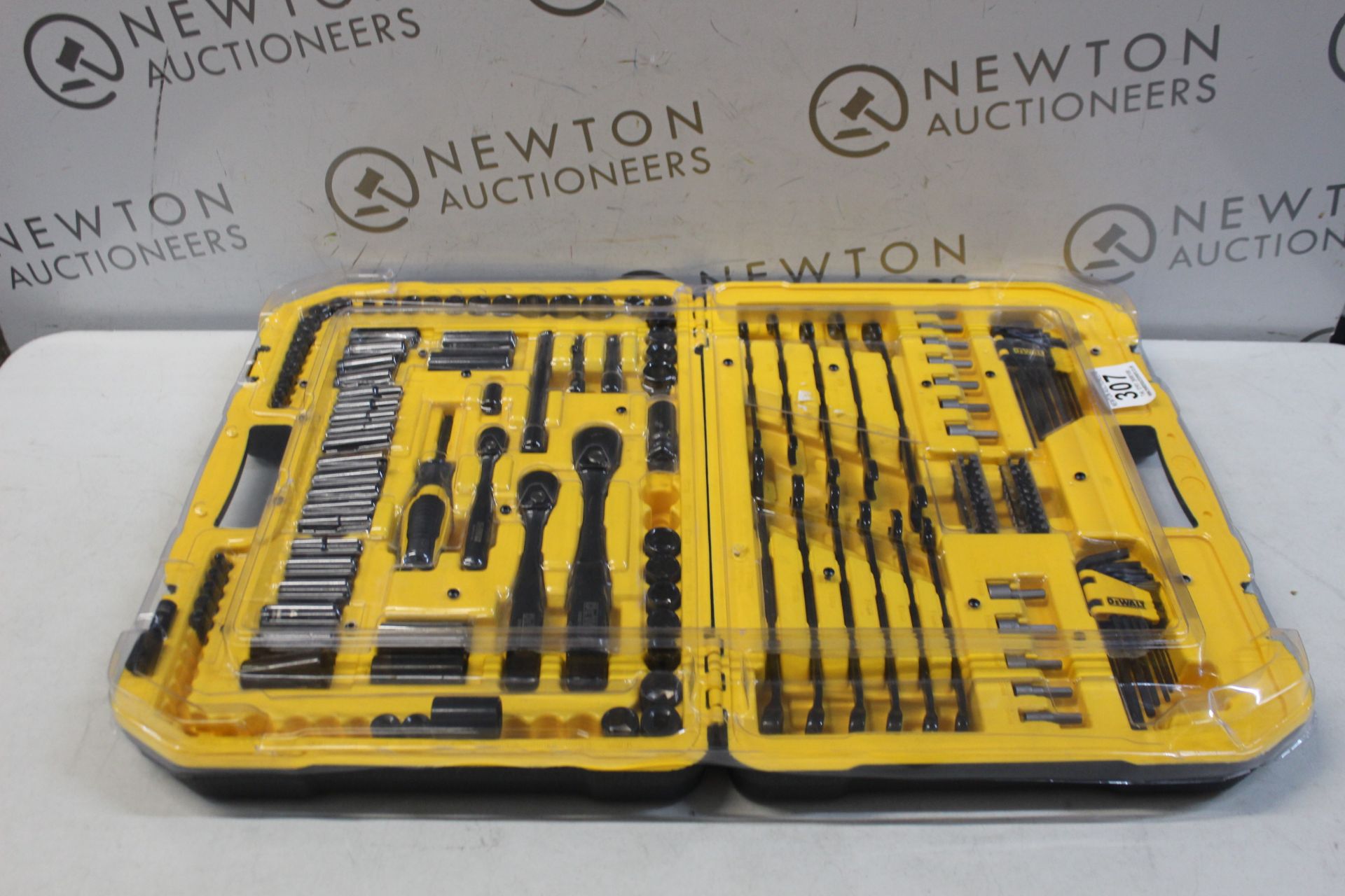 1 DEWALT POLISHED BLACK CHROME MECHANICS TOOL SET RRP Â£199