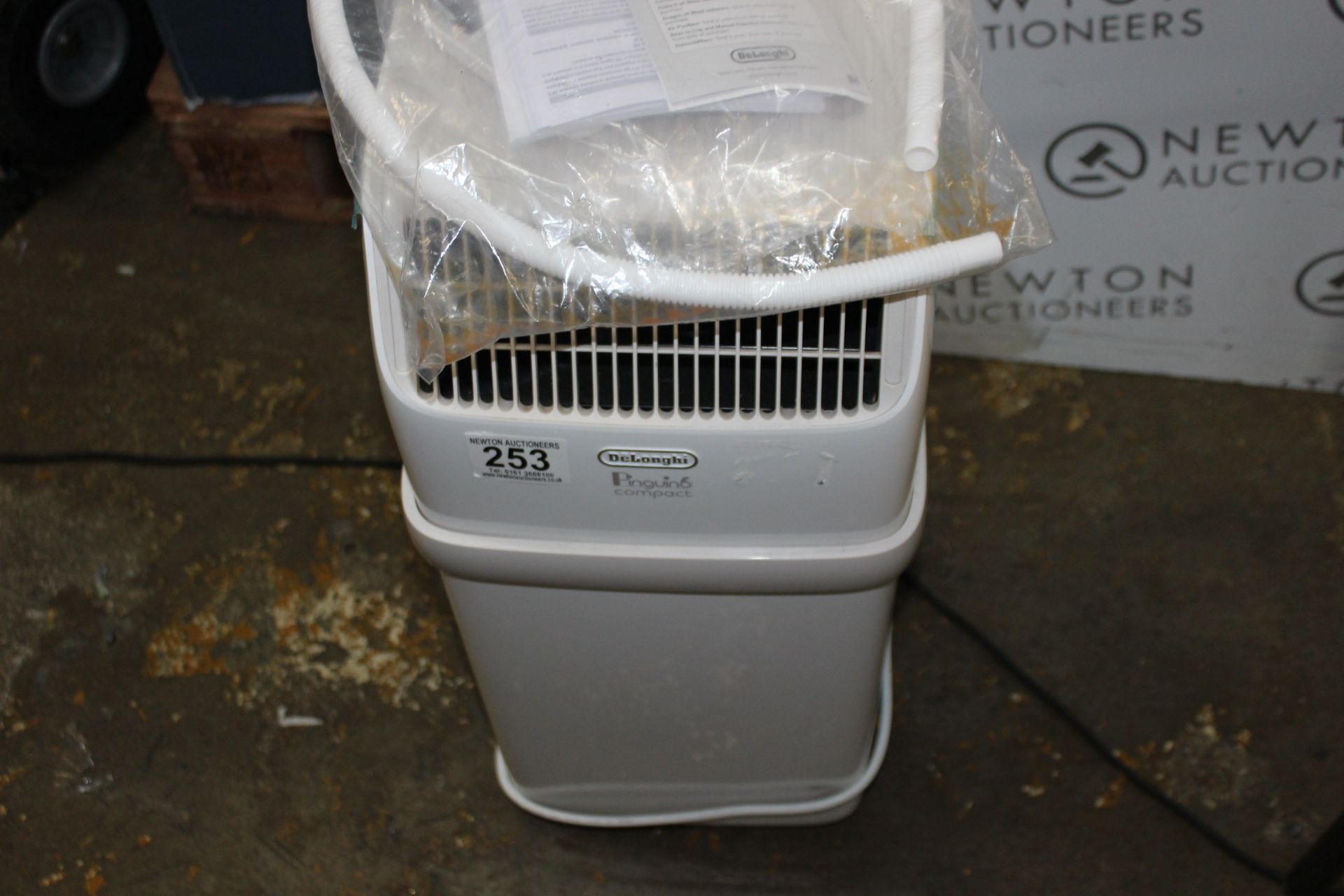 1 PINGUINO COMPACT PORTABLE AIR CONDITIONER RRP Â£449