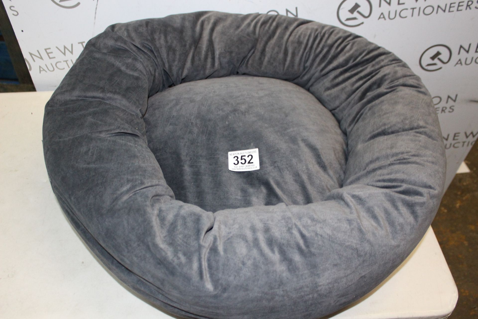 1 SCRUFFS OSLO LARGE PET BED, 65CM (25.5") RRP Â£49